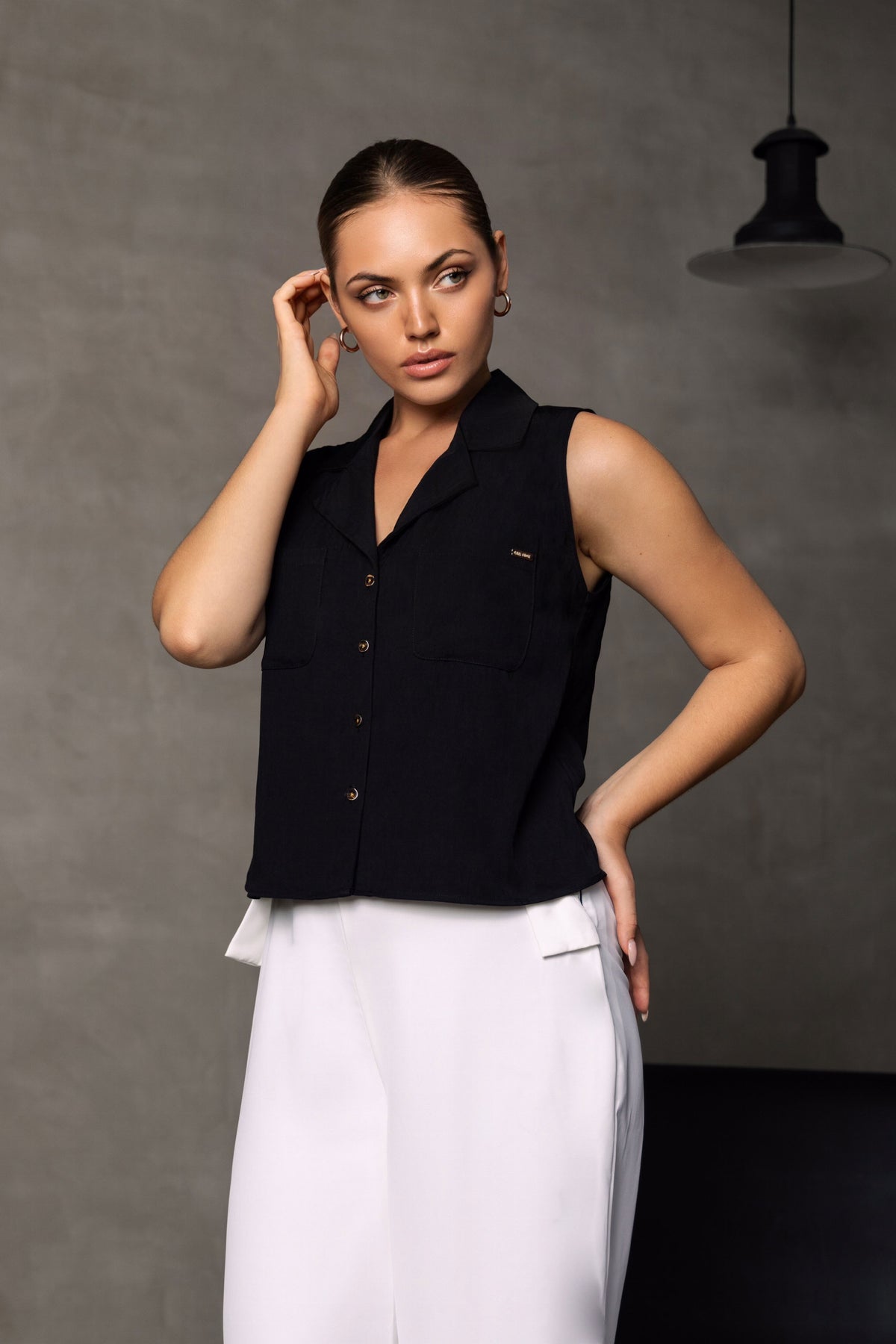 Simply Wear Sleevless Collared Top