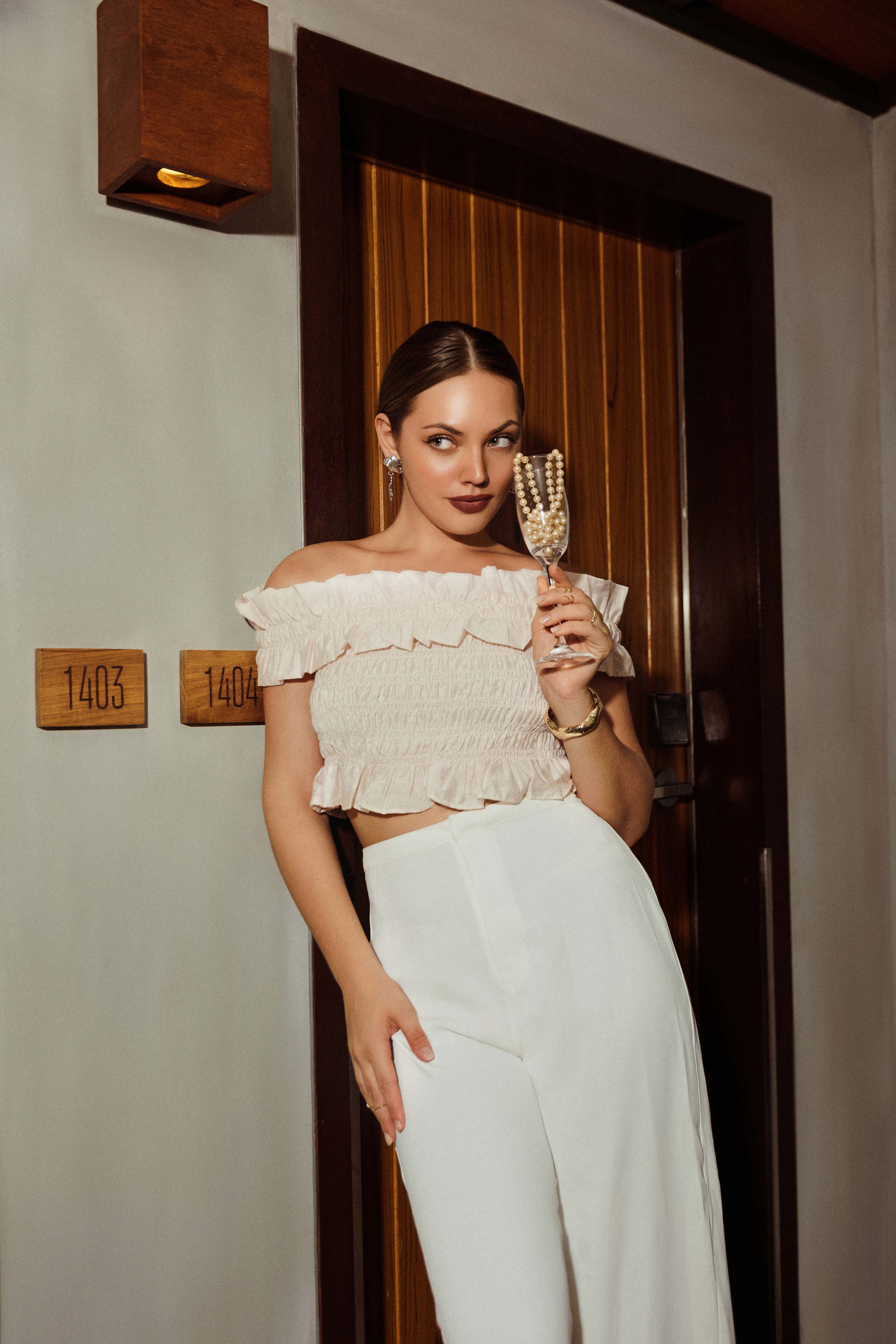 Atelier Off-shoulder Crop